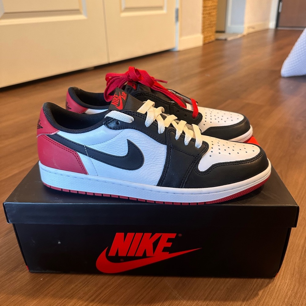 Jordan 1 Low OG - Black Toe (10.5M)